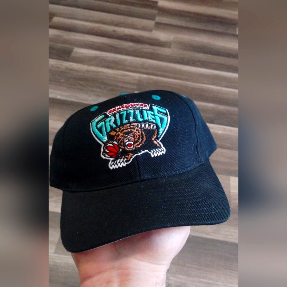 Vintage Vancouver Grizzlies Black Cap